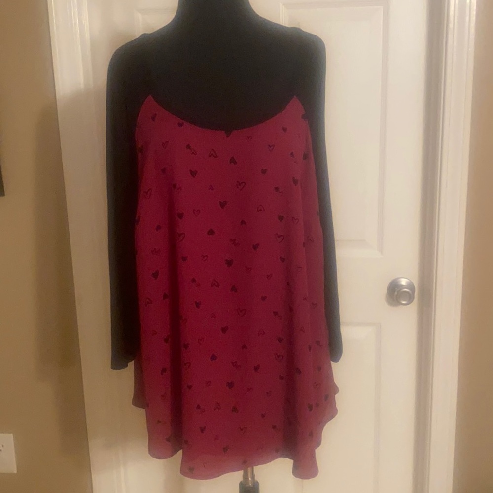 NWOT - TORRID Magenta&Black Hearts Blouse - Sz 1